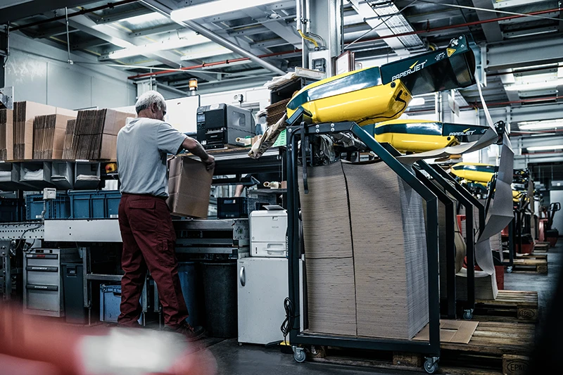 PaperJet cushioning system integrated into the Linde Material Handling packing process